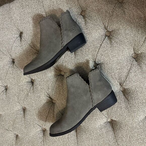 Dirty Laundry Faux Suede Booties‎ - Picture 8 of 13